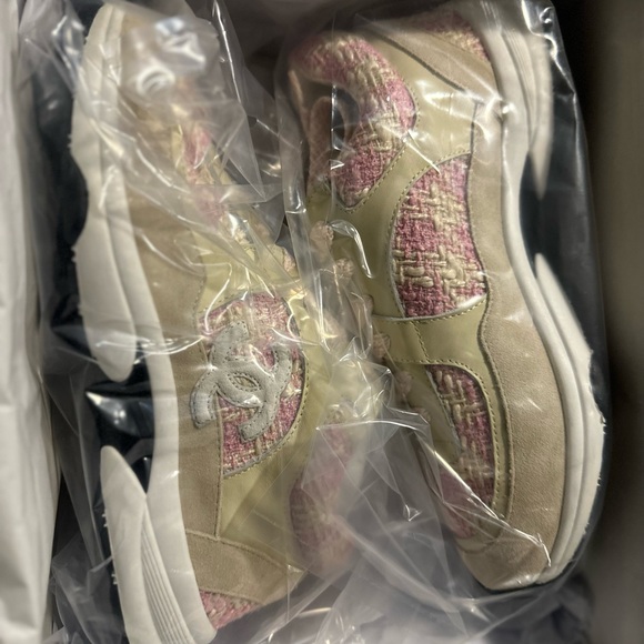 Chanel pink & ecru tweed sneakers size 40 - Picture 4 of 4